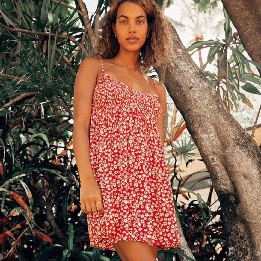 ✨ Sweet Talk Me Red Floral Print Smocked Mini Dress✨